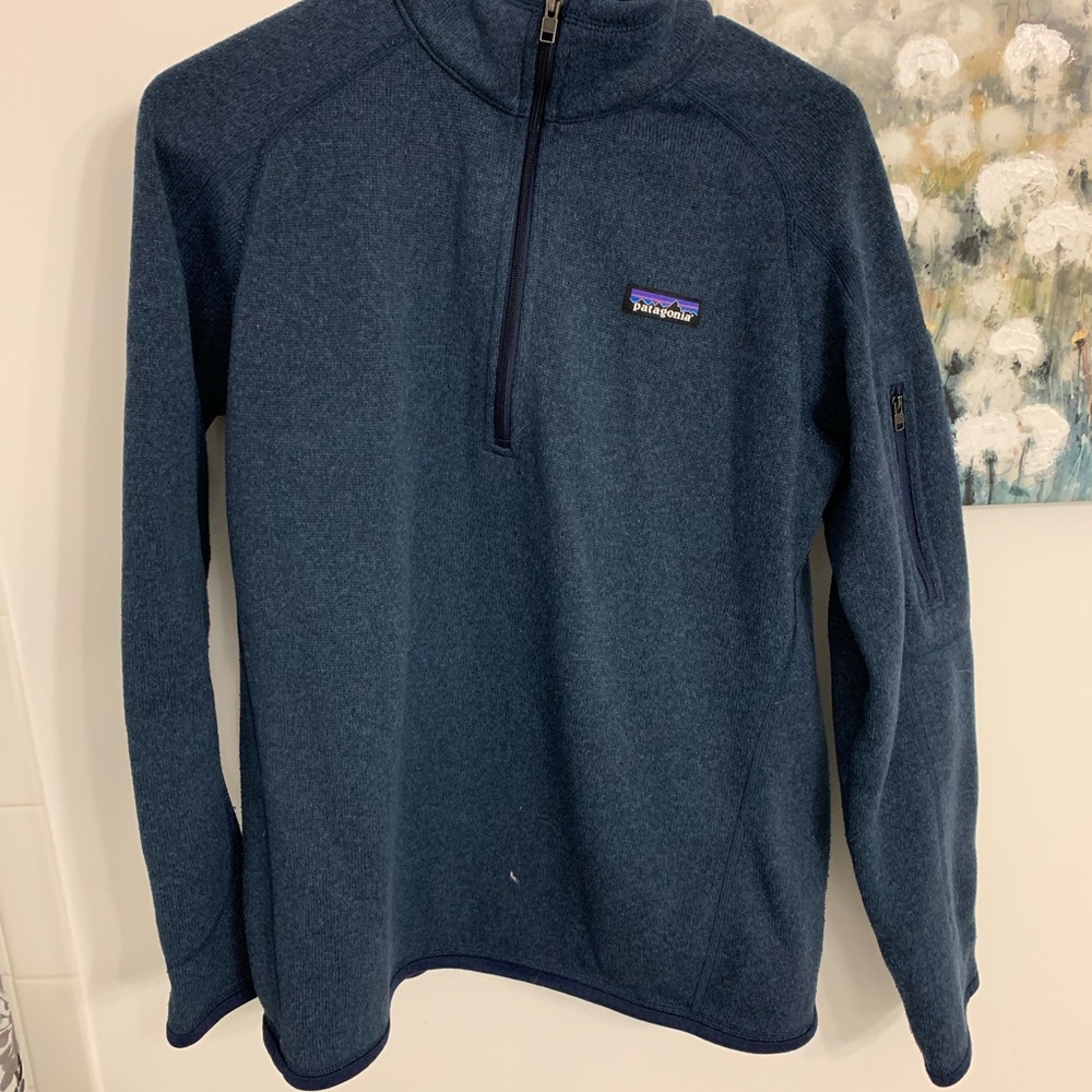 Women’s Patagonia navy sweatshirt